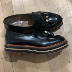 EUC Shellys london loafers